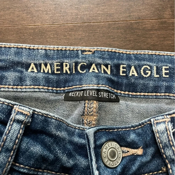 American Eagle Next Level Stretch Peak Thru Pocket Jean Shorts Women’s  2 - Picture 4 of 9